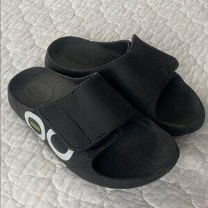 OOFOS Black Slide Sandals